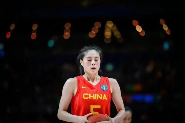 抢断、罚球、防守 生死时刻王思雨三招生擒袋鼠