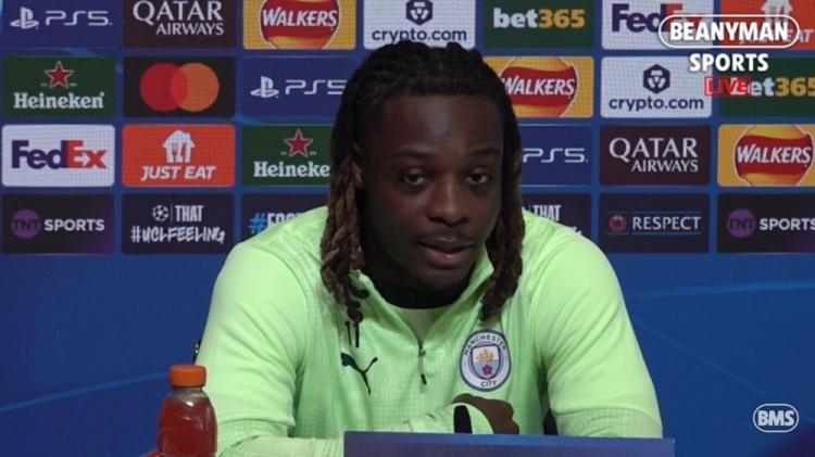 v体育app-笑着回答！多库：没看阿森纳vs曼联，但枪手输球对我们有利