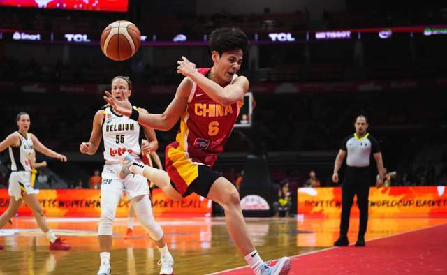 v体育app-中国女篮惨败暴露致命短板！后卫太差+拒投3分，宫鲁鸣该认清现实